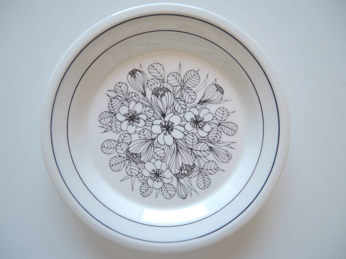 Vintage】ARABIA FINLAND Krokus 17cm BW plate Esteri Tomula