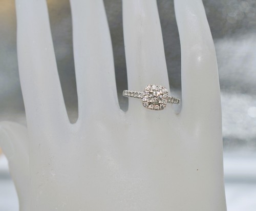 1/2 CT TDW White Diamond Solitaire w/Halo 10 K White Gold Engagement Ring 2.4 g - Picture 4 of 20