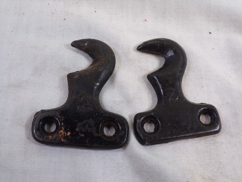 Pair of Singer Treadle Sewing Machine Drawer Frame to Base Hooks -- Cast Iron - Bild 2 von 2