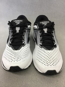 brooks black and white
