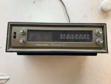 Vintage Realistic AM/FM clock radio model 12-1496