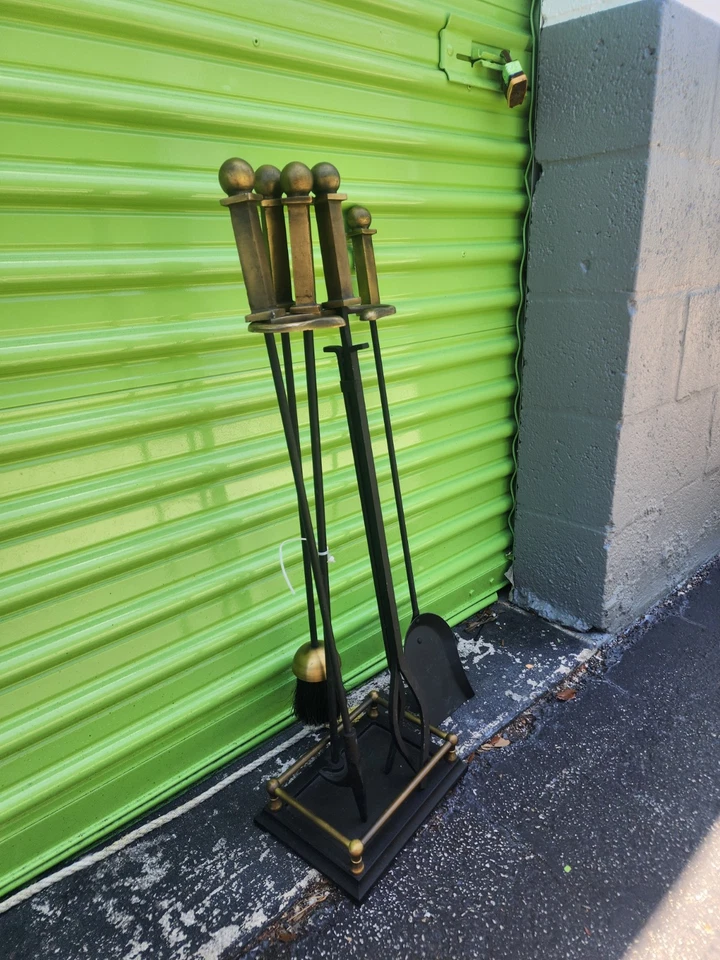 Chimenea PILGRIM de colección 4 piezas herramienta de chimenea, juego de soporte, hierros grandes latón Foto 2 de 4