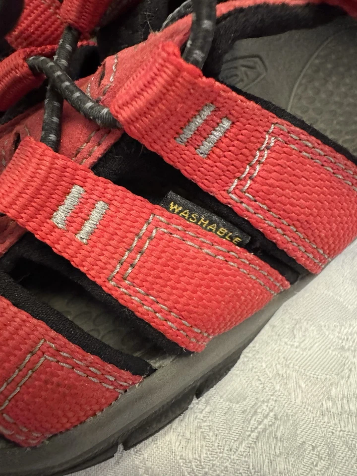 Keen Newport H2 Kids Size 2 Waterproof Sandal Hiking Shoe Red Black Coastal - Image 4 of 4