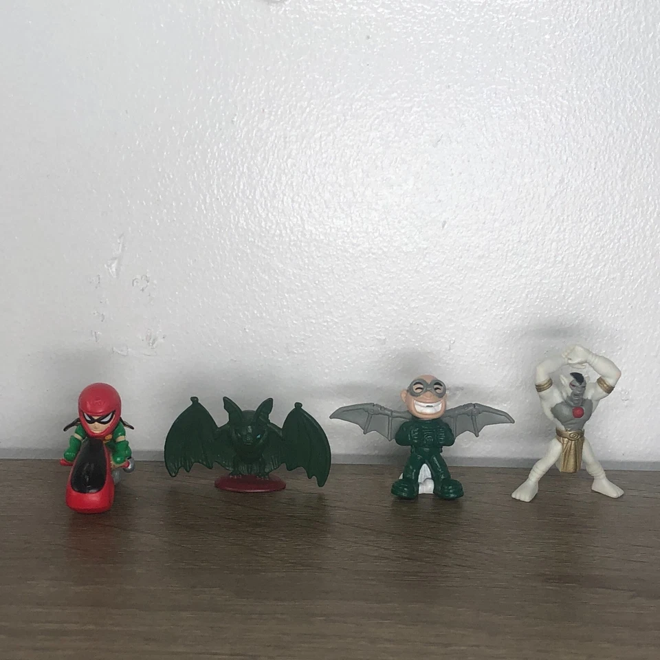 Lote de Heróis de Quadrinhos Teen Titans Robin Beast Boy Gizmo Trigon Bandai Mini Conjunto 4 - Imagem 4 de 4