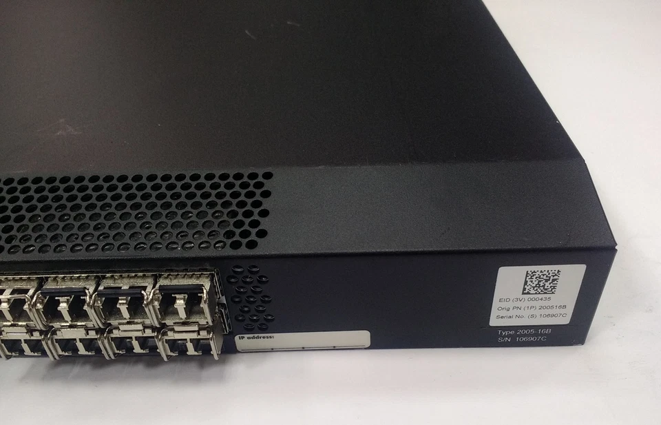 IBM 2005-B16 TotalStorage SAN16B-2 4Gbps Fibre-Channel Switch w/ 16x SFP - Image 3 of 4