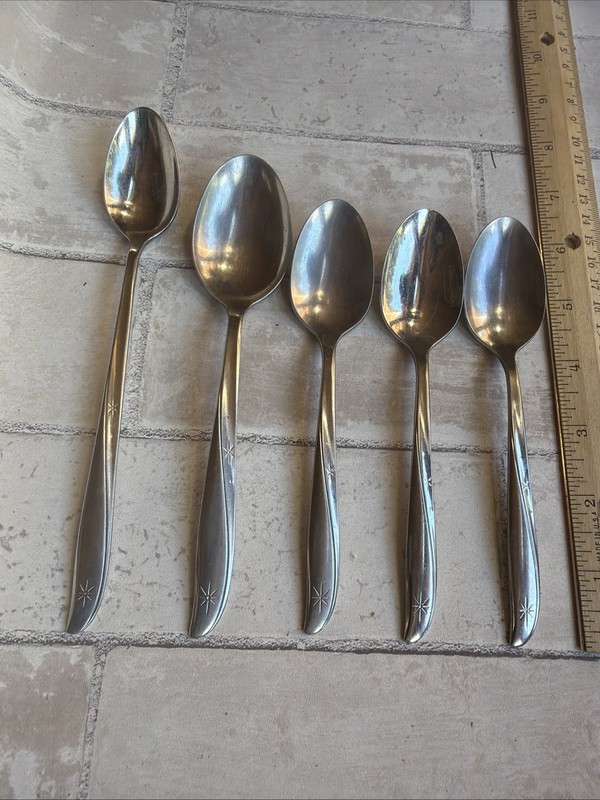 Oneida Community Twin Star 3Tsp. 1 Dinner, 1 Ice Tea Spoon Starburst Stainless