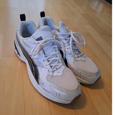 PUMA Milenio Tech Sneaker Weiß/Schwarz EU 43 New Balance Nike Adidas Asics 1130