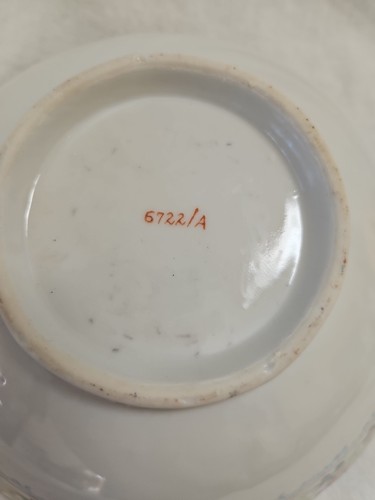 Vintage Chinese Porcelain Handpainted Nut Bowl - Picture 8 of 11