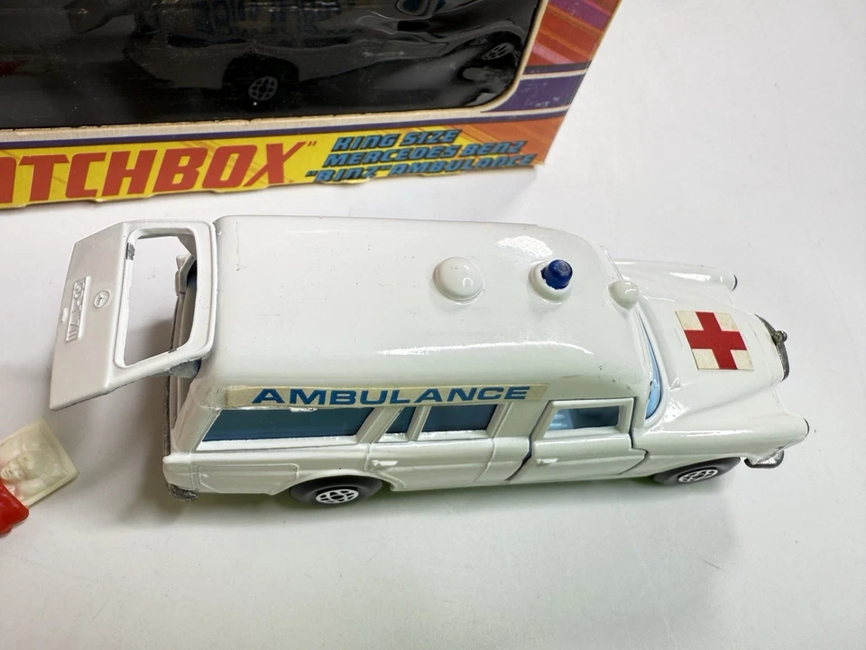 Ambulancia vintage Matchbox Speed Kings K-26 Mercedes-Benz "BINZ" 1970 Foto 4 de 4