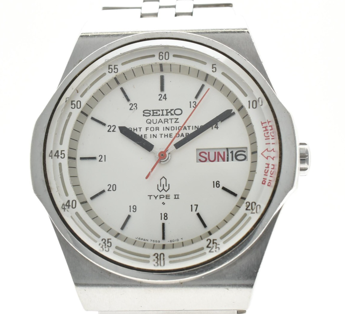 ▶️Vintage Seiko Type II Quartz 7559-6010 Light Indicator White