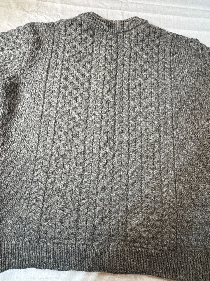 Cárdigan gris para mujer Aran Crafts 100 % lana tejido con cable botón delantero talla XL USADO EN EXCELENTE ESTADO Foto 2 de 4