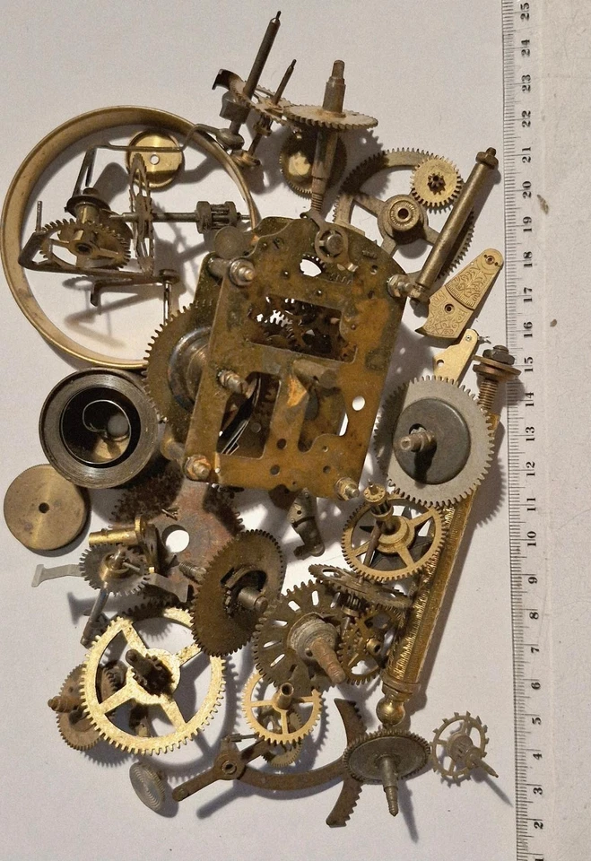 Over 500g of Clock Parts, Gears Cogs, Bezels, Plates, Brass for Steampunk Crafts - Image 2 of 4