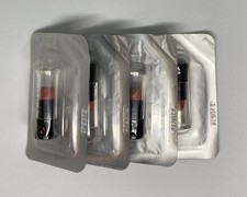 Avon True Colour Delikatna matowa pomadka próbka x 4 ledwo brzoskwiniowa podróż / torebka