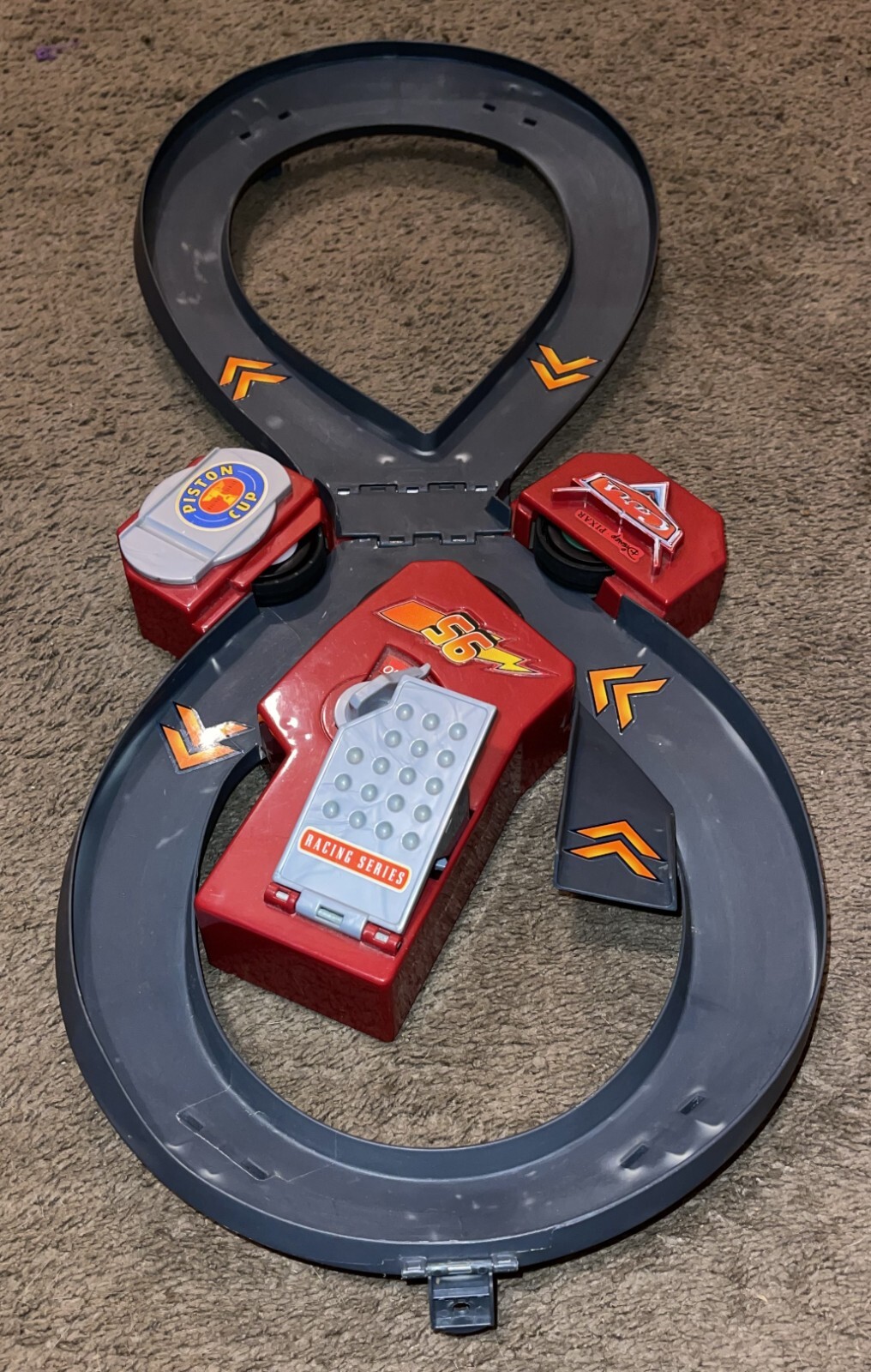 Disney Pixar World of Cars Lightning Fast Speedway Piston Cup Race Track McQueen