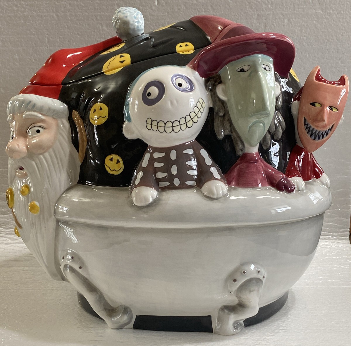 ナイトメアビフォアクリスマス　クッキージャー Amazon.com: Disney Nightmare Before Christmas Ceramic