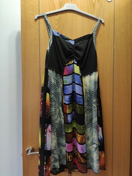 Vestido mujer diseño tirantes.