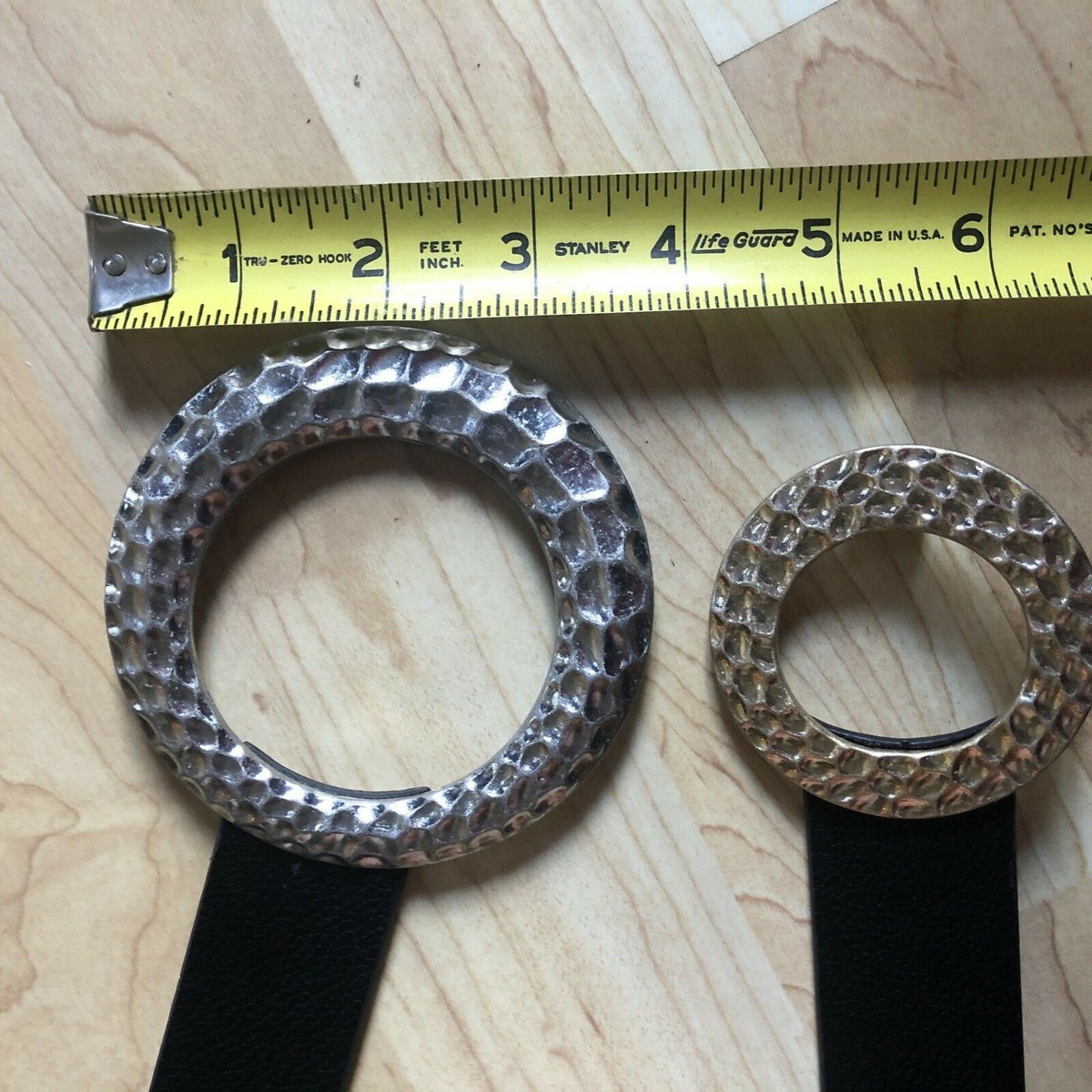 CHICO’S BELT BLACK TEXTURED LEATHER ROUND SILVER HAMMERED BUCKLE SIZE S/M Chicos Belt S/M Adjustable Hammered Silver Black Leather  main image 4