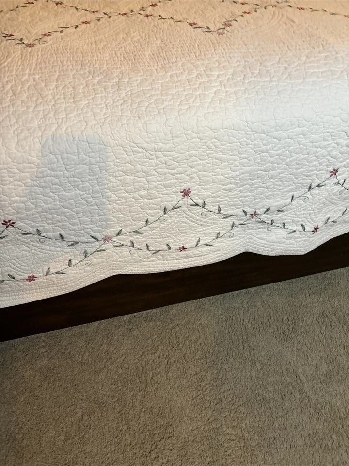 Edredón King Vintage Bordado Floral Marfil Rosa 99” X 110” Shabby Chic Raro Foto 4 de 4