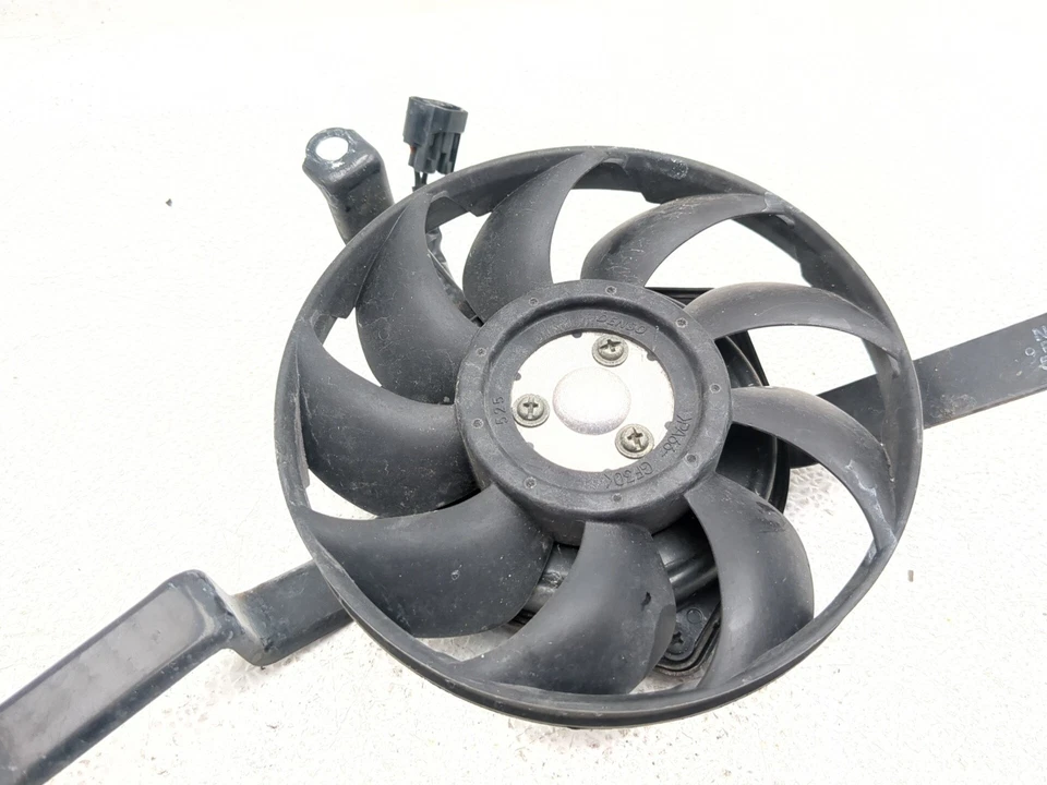 04 05 Suzuki GSXR 600 750 Radiator Cooling Fan - Image 3 of 4