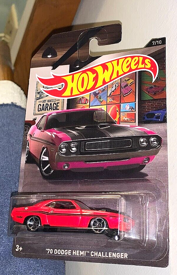 HOT WHEELS '70 DODGE HEMI CHALLENGER FATHERS DAY & WALMART GARAGE