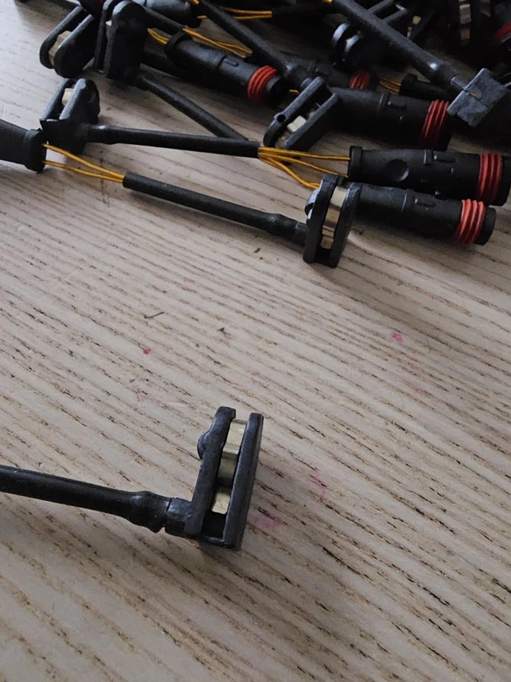 pack of  x37 Front/Rear Brake Pad Wear Sensors for Mercedes Sprinter JOBLOT X37 - Image 4 of 4