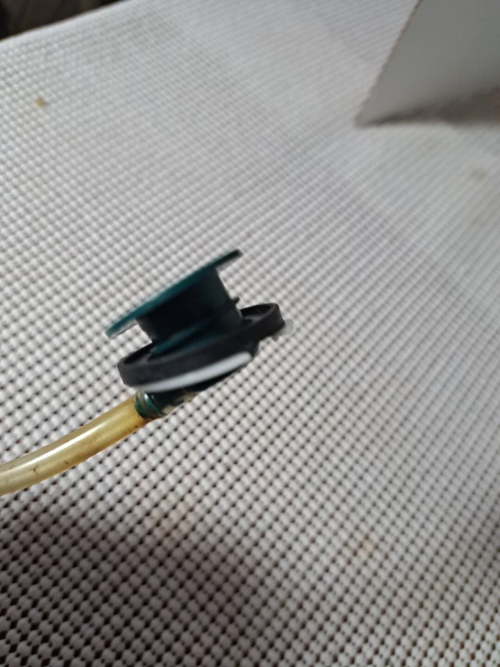 Clip frontal para botella de agua/jabón Bissell Little Green y accesorio de drenaje, modelo 1720-1  Foto 4 de 4