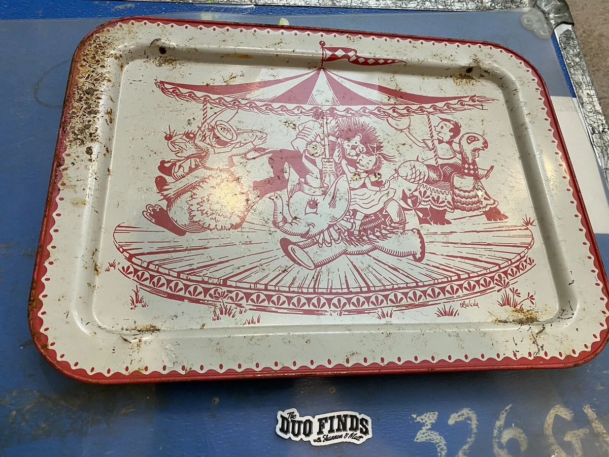 Metal tray with folding legs deals