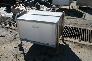 Dish Caddy T-170 Dish Cart with Partitions and Circular Bumpers