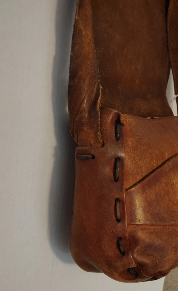 VTG- 60's / 70's Leather Hand Made Bag-Front Flap Closure- Excellent Condition - Image 4 of 4