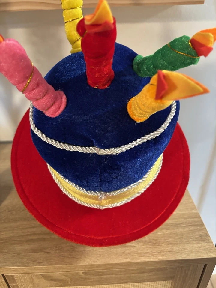 Chapéu de pelúcia para bolo de feliz aniversário Beistle - Decoração para festa de aniversário - Imagem 3 de 4