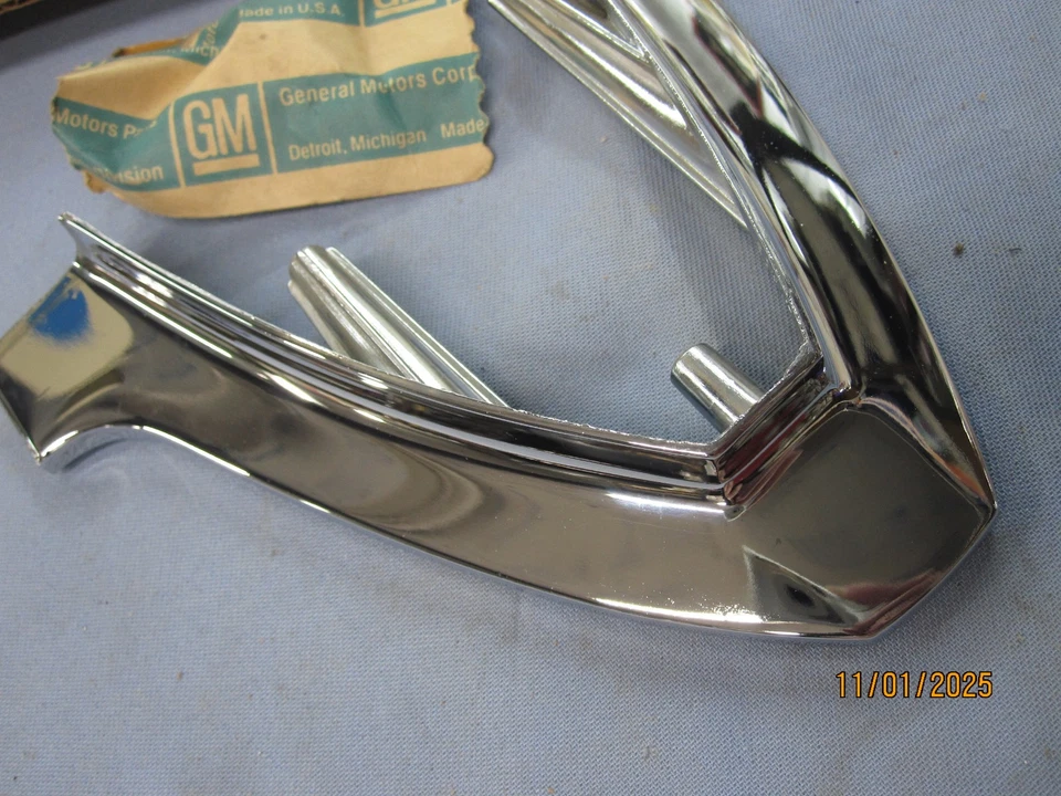 Oldsmobile Toronado 1971 1972 guardabarros derecho extensión exterior superior 231234 408458 NOS Foto 3 de 4