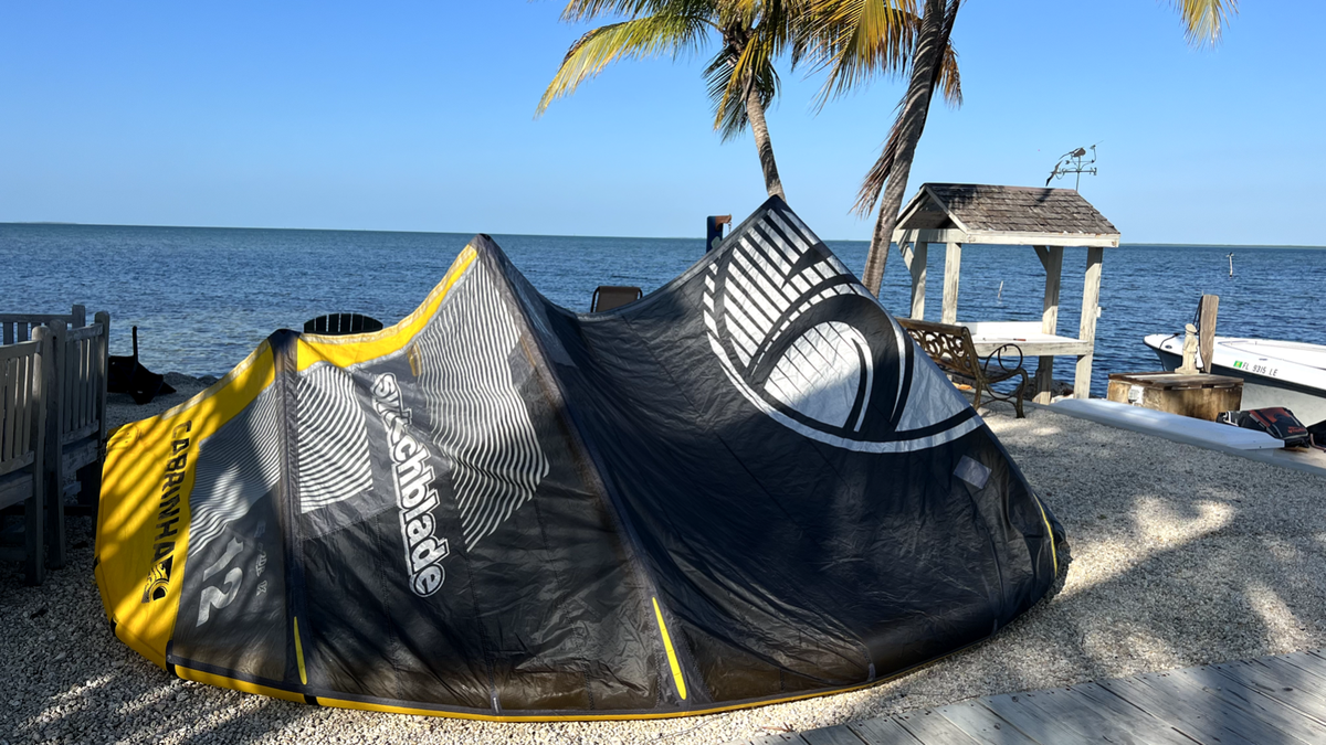 Petite annonce vente d'occasion Kite Cabrinha Switchblade 12m