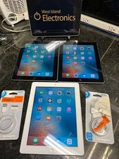 LOT OF 3 Apple iPad 2nd & 3rd Gen. 32GB, & 16GB Wi-Fi , 9.7in - WHITE & BLACK