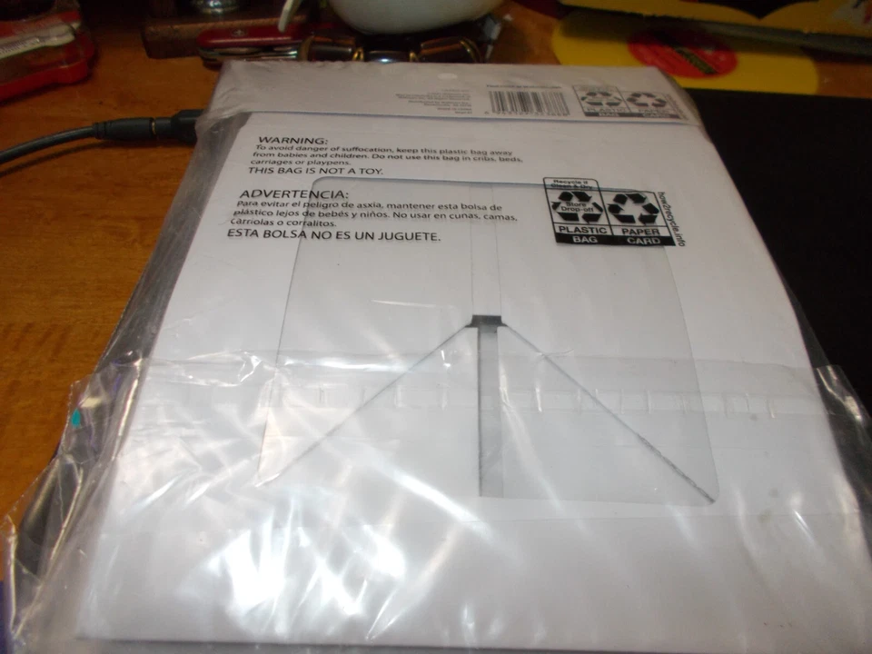 Cajas de golosinas Celebrate con ventanas 6,25 x 6,25 x 3 pasteles y cupcakes 3 unidades Foto 2 de 2