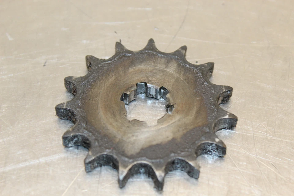 Yamaha YA6 125 1964 piñón delantero C381 Foto 3 de 4