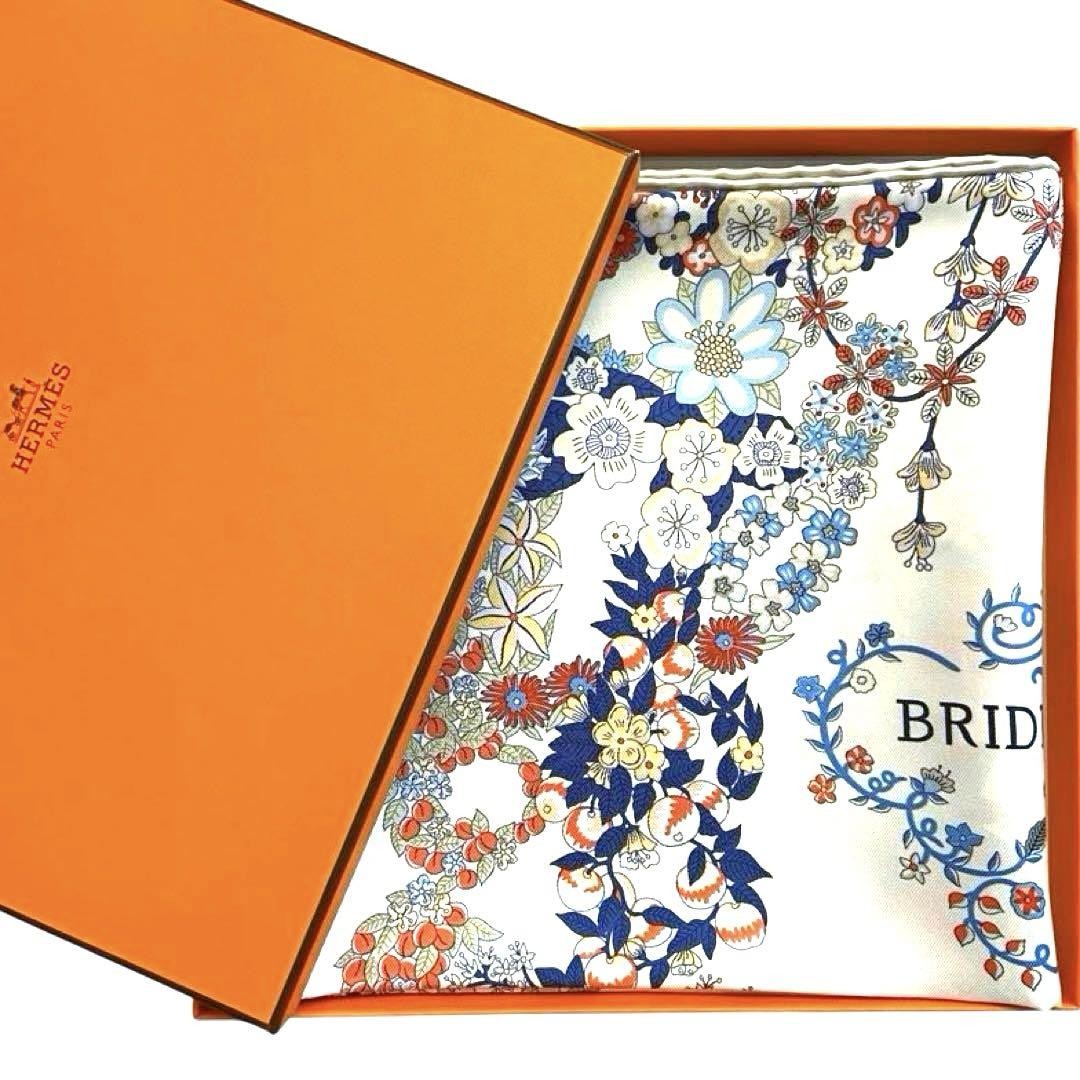 Brand new unused HERMES silk scarf carr 90 Brid de Garance en Fleurs