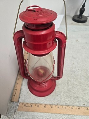 dietz junior lantern, # 20  12 inches high, looks repainted, new wick