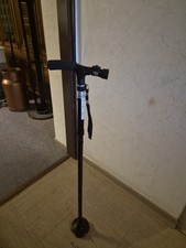 Höhenverstellbarer Gehstock mit LED-Licht & breitem Standfuß