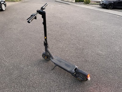 Segway Ninebot Max G2D E-Scooter 5000km internes Ladegerät defekt (fahrtauglich)