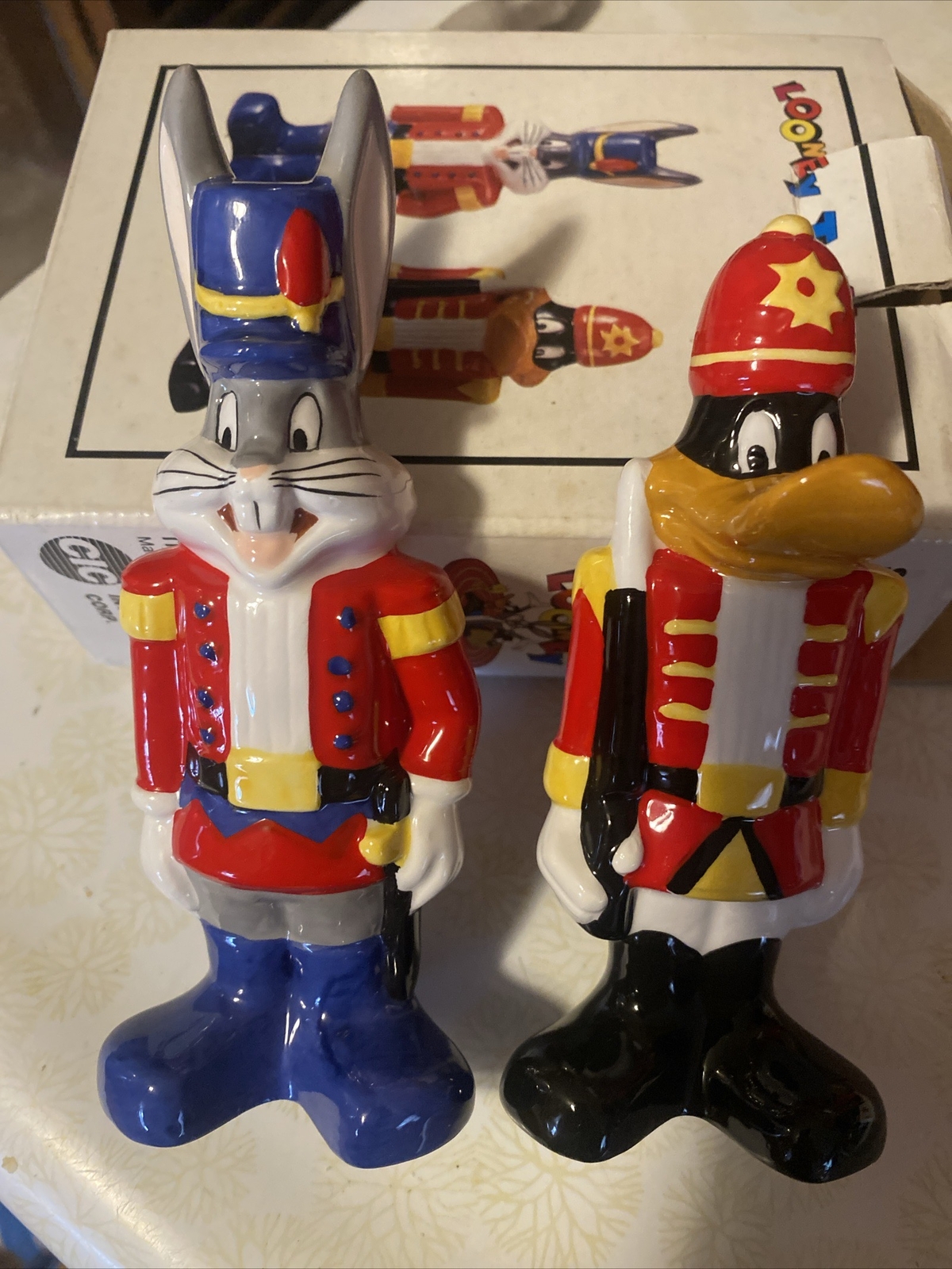 VINTAGE 1993 BUGS BUNNY & DAFFY DUCK SOLDIERS SALT & PEPPER SHAKERS