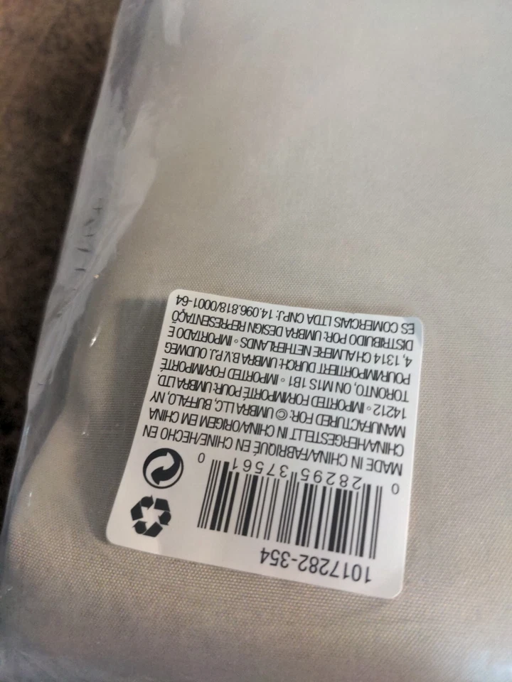 2 Paneles Cortinas Umbra Twilight Blackout 52" W X 84" L 100% Poliéster Foto 3 de 4