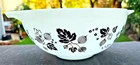 Pyrex 443 Black White Gooseberry 2.5 qt quart Cinderella Mixing Bowl