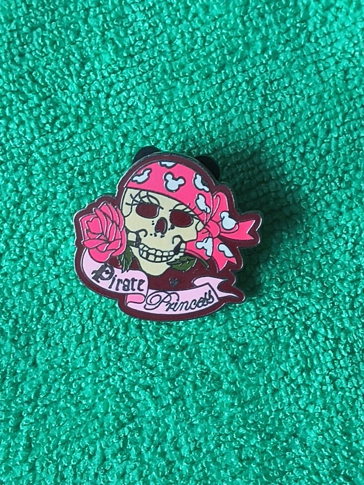 2007 Hidden Mickey - Pirate Princess Pin 25293 DLR Disney Pin