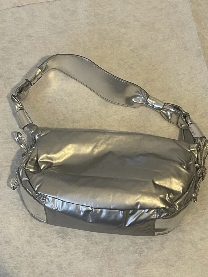 Сумочка наплечная Kate Spade металлик серебро нейлон широкий ремень очень хорошее состояние - Изображение 2 из 4
