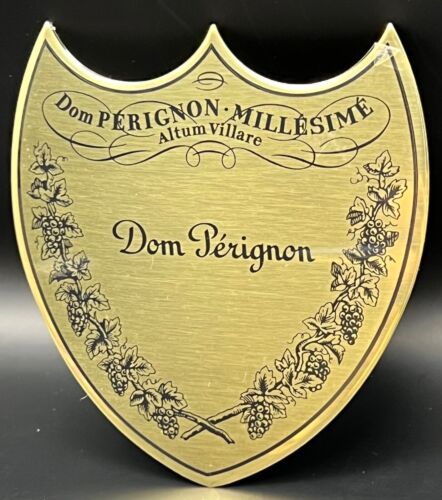 Targa scatola etichetta scudo metallo dorato champagne Dom Perignon - incisa - rara - Foto 2 di 10