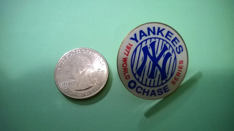 "YANKEES 1977 World Series" "Chase" Pin 1 1/4 "Made in USA - Image 2 of 4