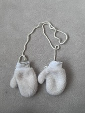Baby toddler Mittens Stringed Gloves Boy Girl Knit 12-18 Months. Used