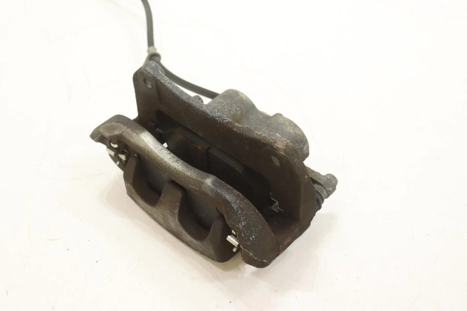 Pinza de freno de disco delantera izquierda Toyota Highlander 2014-2019 OEM Foto 4 de 4