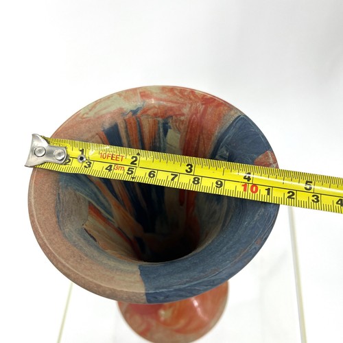 Vintage MCM Multicolor Vase Resin Plastic Bakelite (?) 7.5" Red Blue Cream - Imagen 6 de 8