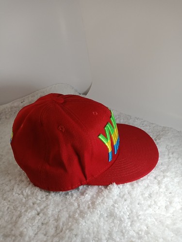 YMCMB Logo Rojo Dinero Joven Dinero Dinero en Efectivo Multimillonarios Snapback Gorra O/S - Imagen 2 de 10